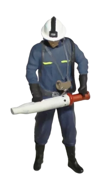 Hasič s proudnicí na pěnu a dýchacím přístrojem SATURN S7 Modely od Patrona