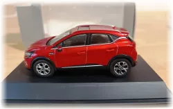 Renault Captur SUV - kaz od lepidla pod zadním i předním světlem Renault Captur SUV - kaz od lepidla pod zadním i předním světlem